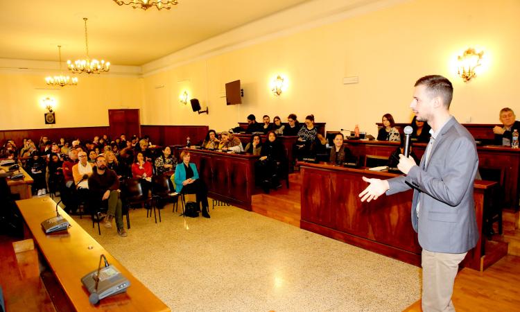Civitanova, “Hikikomori: ritirati sociali”: in tanti al convegno sulla patologia del nuovo millenio Civitanova, “Hikikomori: ritirati sociali”: in tanti al convegno sulla patologia del nuovo millenio