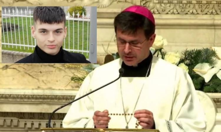 L'omelia di Monsignor Dal Cin per i genitori e gli amici di Mattia Perini: "Cercatelo tra i vivi!"