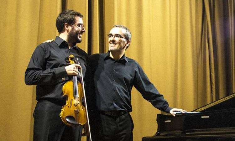 Porto Recanati, al Castello Svevo il concerto per violino e pianoforte del duo Frances-Bernal Porto Recanati, al Castello Svevo il concerto per violino e pianoforte del duo Frances-Bernal