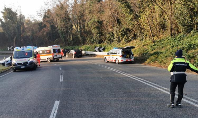 Macerata, scontro tra quattro auto: due feriti al pronto soccorso Macerata, scontro tra quattro auto: due feriti al pronto soccorso