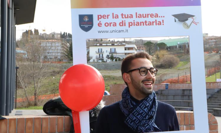 La festa di laurea con gadget ecosostenibili: al via l'iniziativa Unicam