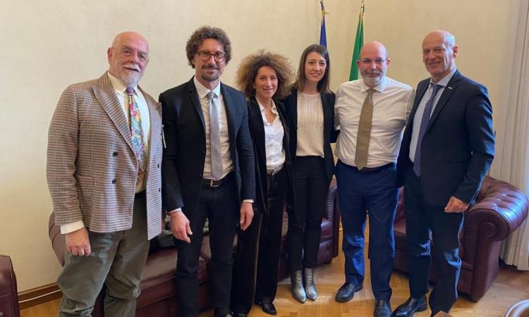 Regionali Marche, i 5 Stelle a colloquio con Crimi e Toninelli: "Niente alleanze, resta la linea Di Maio" Regionali Marche, i 5 Stelle a colloquio con Crimi e Toninelli: "Niente alleanze, resta la linea Di Maio"