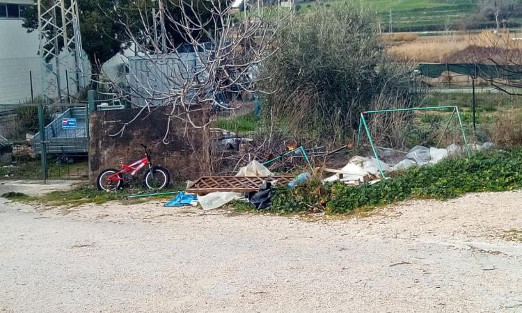 Loreto, la denuncia dei residenti della frazione Grotte: "Viviamo in compagnia di ratti e rifiuti" (FOTO)