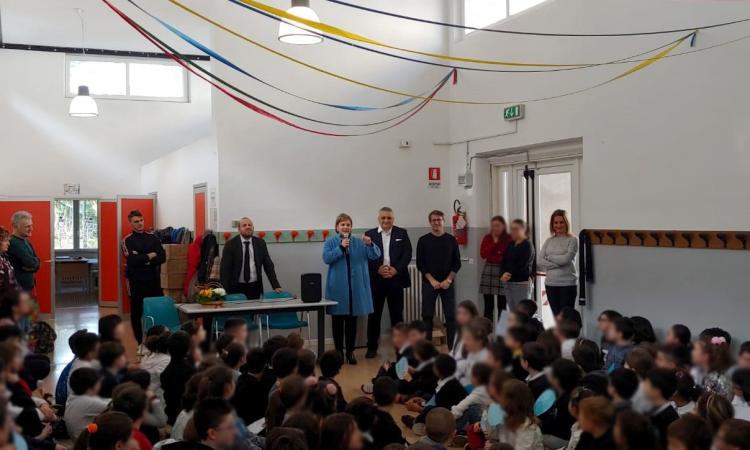 Pollenza, la scuola primaria 'Carlo Urbani' diventa plastic free con il progetto “Rubinettiamoci”