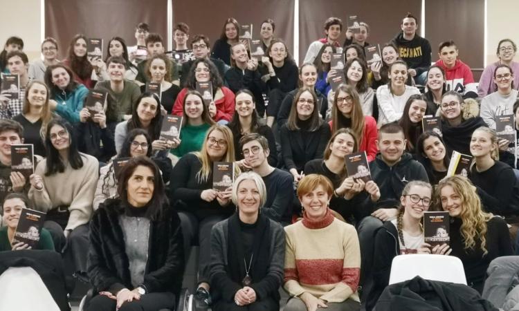 Recanati, sesto anno per il laboratorio di lettura al liceo: scelto il romanzo "Il treno dei bambini"