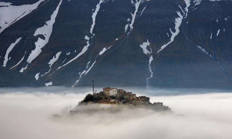 Castelluccio, catturata l'alba con uno spettacolare timelapse (VIDEO)