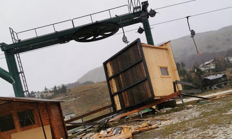 Marche, nuova allerta per il vento: previste tempeste violente Marche, nuova allerta per il vento: previste tempeste violente