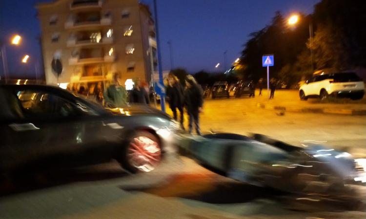 Casette Verdini, scontro tra auto e scooter lungo la statale: un uomo al pronto soccorso (FOTO)