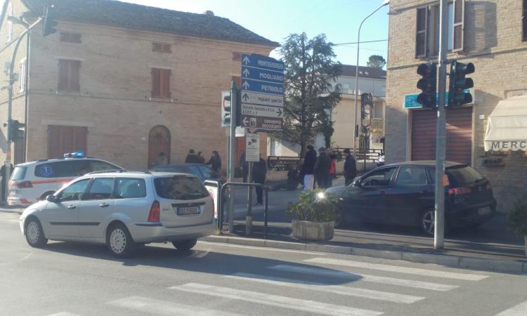 Corridonia, un uomo investito in via Santa Maria: trasportato al pronto soccorso Corridonia, un uomo investito in via Santa Maria: trasportato al pronto soccorso