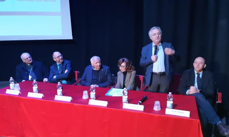 Camerino, "Musica per il lavoro" con Mogol: "Le canzoni di oggi non durano nel tempo" Camerino, "Musica per il lavoro" con Mogol: "Le canzoni di oggi non durano nel tempo"