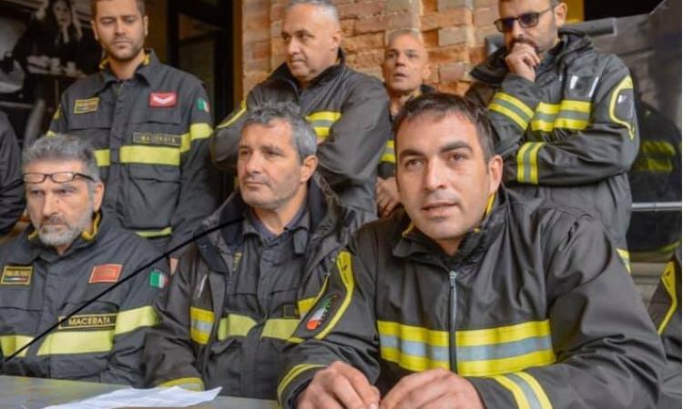 Macerata, il grido d'allarme dei Vigili del Fuoco: "Sono 20 anni che aspettiamo una caserma, meritiamo rispetto" Macerata, il grido d'allarme dei Vigili del Fuoco: "Sono 20 anni che aspettiamo una caserma, meritiamo rispetto"