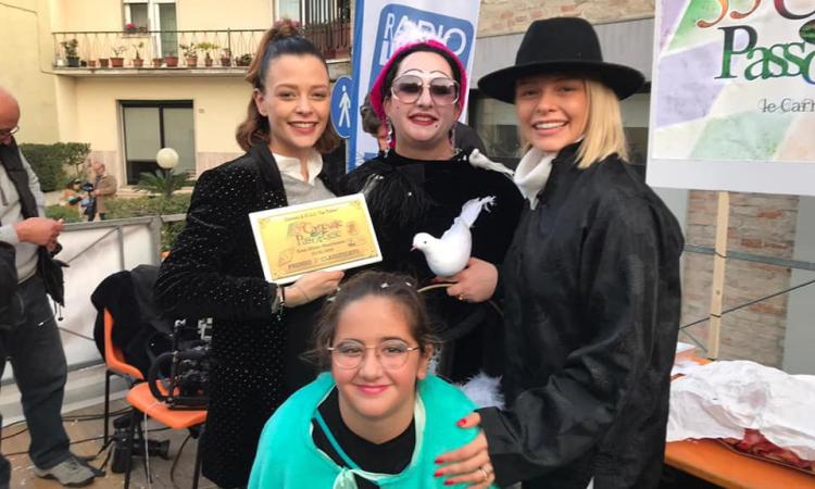 Passo di Treia, il Carnevale non si ferma: sfilata di carri e musica con Le Donatella ( VIDEO e FOTO)