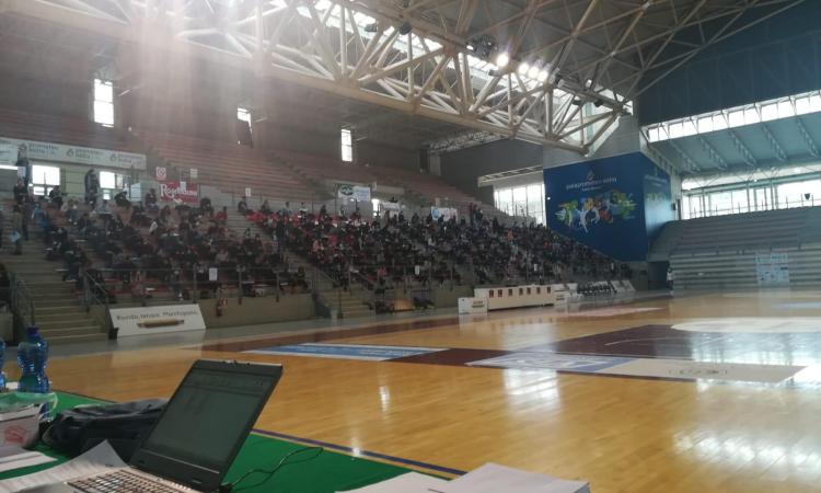 Concorso per infermieri ad Ancona, Ceriscioli: "La sanità ha bisogno di forza lavoro". Mascherine e guanti per i candidati