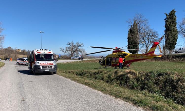 San Ginesio, uomo cade rovinosamente da un scala: trasportato in codice rosso a Torrette (FOTO) San Ginesio, uomo cade rovinosamente da un scala: trasportato in codice rosso a Torrette (FOTO)