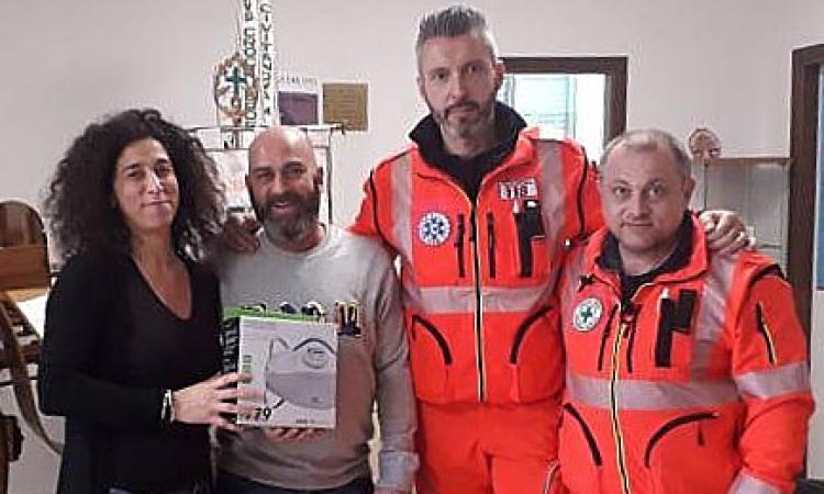 Civitanova, l'imprenditore Luca Sardella dona 100 mascherine alla Croce Verde Civitanova, l'imprenditore Luca Sardella dona 100 mascherine alla Croce Verde