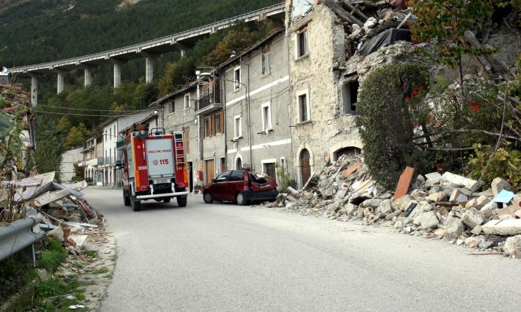 Arquata del Tronto, il sindaco: "Ancora sciacalli tra le macerie del terremoto". Arrestati 4 malviventi catenesi Arquata del Tronto, il sindaco: "Ancora sciacalli tra le macerie del terremoto". Arrestati 4 malviventi catenesi