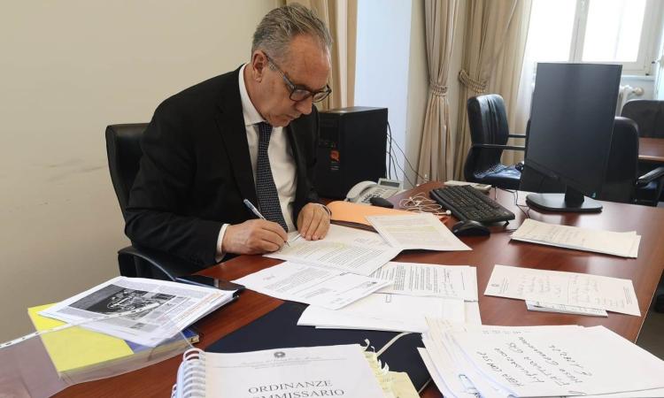 Sisma: Legnini ritira cinque ordinanze e dispone 200 assunzioni