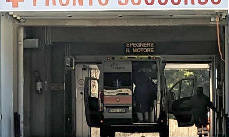 Macerata, tensione al Pronto Soccorso: trasportato sospetto caso di Coronavirus (FOTO) Macerata, tensione al Pronto Soccorso: trasportato sospetto caso di Coronavirus (FOTO)