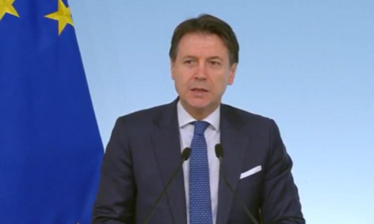 Conte parla alla Nazione: "Necessario chiudere tutte le attività commerciali" Conte parla alla Nazione: "Necessario chiudere tutte le attività commerciali"