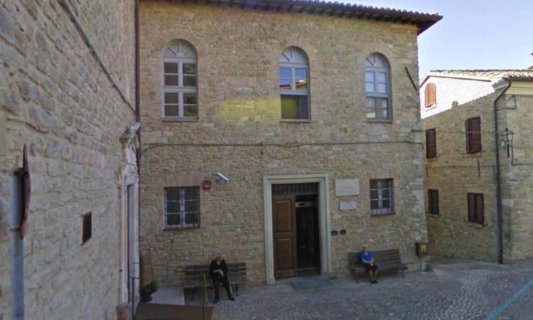 Cingoli, anziani contagiati nella casa di riposo. I familiari: "Da giorni non abbiamo loro notizie" Cingoli, anziani contagiati nella casa di riposo. I familiari: "Da giorni non abbiamo loro notizie"