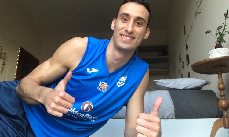 GoldenPlast Civitanova, i giocatori biancazzurri si allenano a casa: "Ci manca il campo" GoldenPlast Civitanova, i giocatori biancazzurri si allenano a casa: "Ci manca il campo"