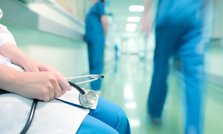 Sanità Marche, l'allarme: "Crollo delle prestazioni pubbliche (-17%) e boom intramoenia" Sanità Marche, l'allarme: "Crollo delle prestazioni pubbliche (-17%) e boom intramoenia"