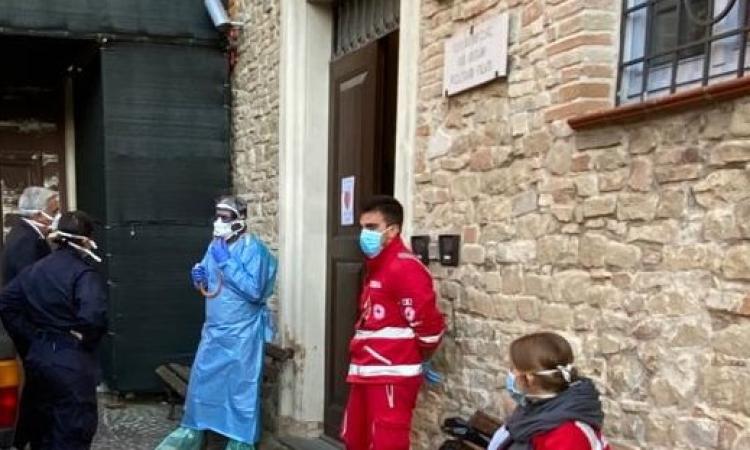 Cingoli, due medici della Marina Militare alla casa di riposo. Saltamartini:"Grazie a Salvini per l'aiuto" Cingoli, due medici della Marina Militare alla casa di riposo. Saltamartini:"Grazie a Salvini per l'aiuto"