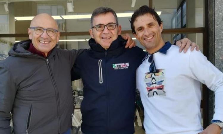 Ciclismo, Vincenzo Santoni positivo al Coronavirus: "Oggi sto bene ma invito tutti a non uscire di casa" Ciclismo, Vincenzo Santoni positivo al Coronavirus: "Oggi sto bene ma invito tutti a non uscire di casa"