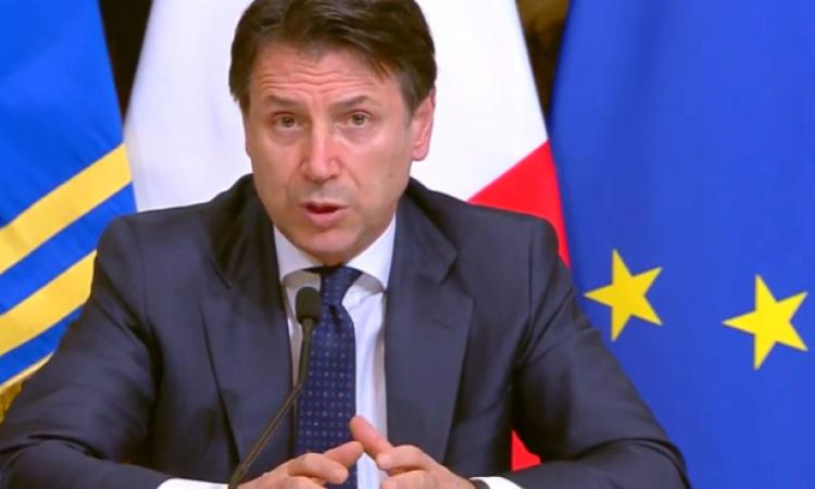 Coronavirus, Conte annuncia: "Chiuse tutte le attività non essenziali, è la sfida più difficile del dopoguerra" Coronavirus, Conte annuncia: "Chiuse tutte le attività non essenziali, è la sfida più difficile del dopoguerra"