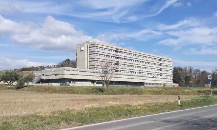 San Severino, dall'ospedale spariscono scatoloni di guanti e mascherine: indagini in corso