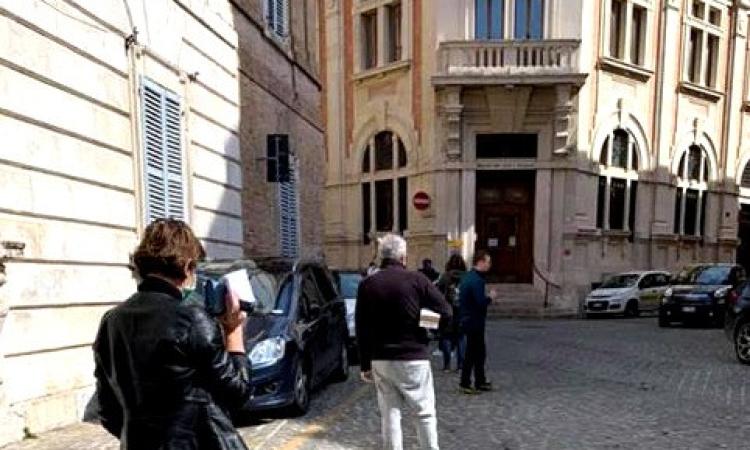 Macerata, accesso alle Poste: c'è l'apertura straordinaria della Ztl. Ecco quando Macerata, accesso alle Poste: c'è l'apertura straordinaria della Ztl. Ecco quando