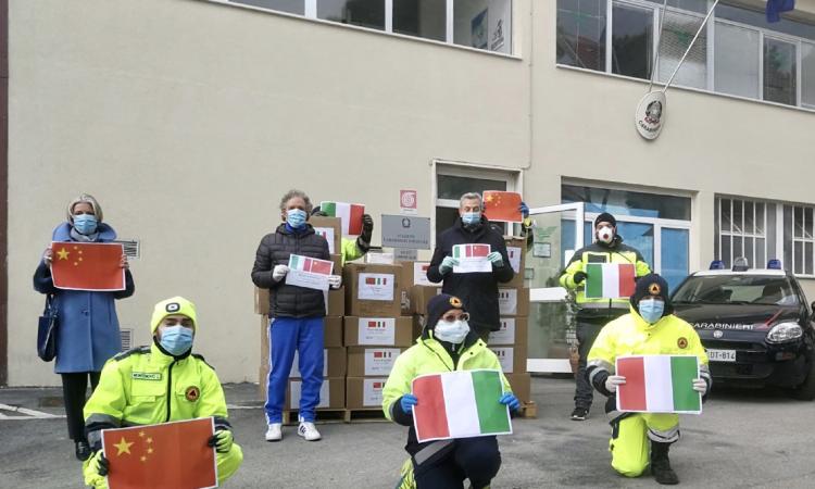 Recanati, arrivate le 60 mila mascherine donate dalla Cina: "Saranno distribuite alla popolazione"