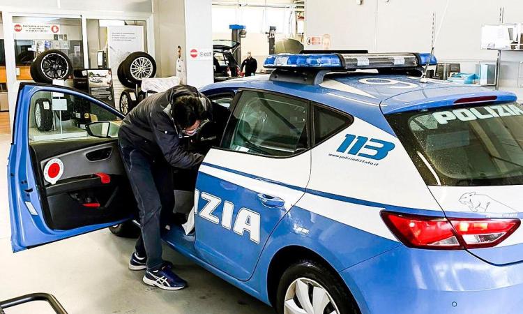 Montecosaro, il concessionario "Delta Motors" sanifica gratuitamente le auto della Polizia