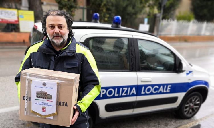 Il Lions club Macerata dona 100 mascherine alla Casa di riposo di Cingoli