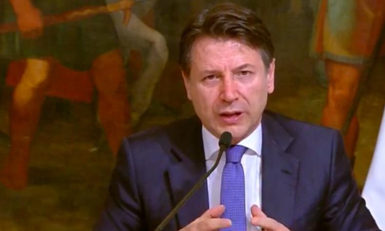Covid-19, prende forma il nuovo Dpcm: confermata l'ipotesi stop asporto dai bar dopo le 18 Covid-19, prende forma il nuovo Dpcm: confermata l'ipotesi stop asporto dai bar dopo le 18