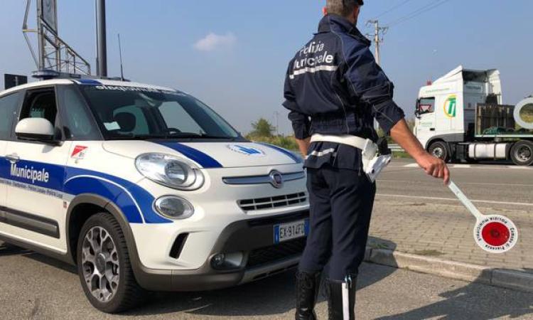 A Porto Potenza per comprare sigarette o fare una passeggiata: multa da 400 euro per 4 persone A Porto Potenza per comprare sigarette o fare una passeggiata: multa da 400 euro per 4 persone