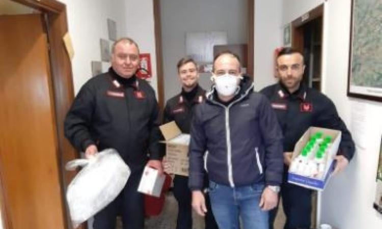 Corridonia, guanti, mascherine e disinfettanti donati alle stazioni dei Carabinieri e Polizia Locale