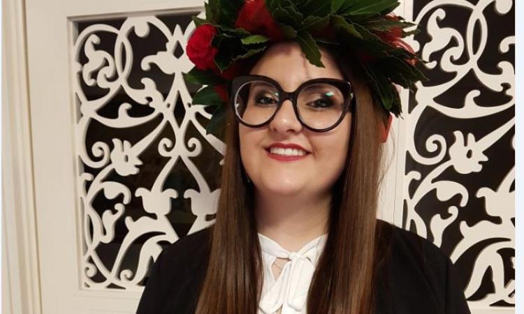 lMacerata, la laurea ai tempi del Covid-19: Maria Caterina Grassetti diventa dottoressa dalla propria abitazione lMacerata, la laurea ai tempi del Covid-19: Maria Caterina Grassetti diventa dottoressa dalla propria abitazione