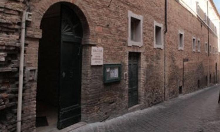 Recanati, primo caso Covid all'Ircer: tamponi per ospiti e personale sanitario Recanati, primo caso Covid all'Ircer: tamponi per ospiti e personale sanitario