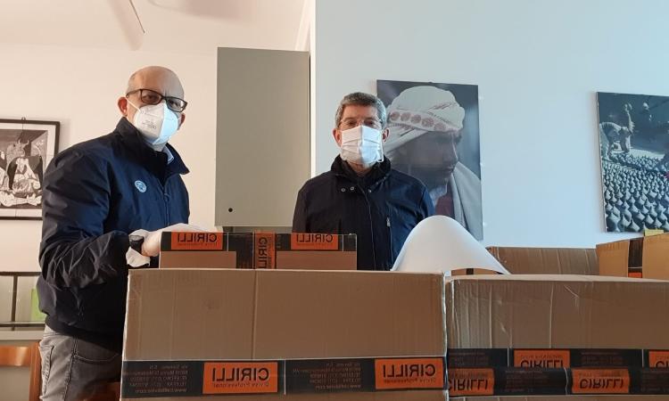 Lega, Patassini e Merlini donano visiere a camici a tutti i medici di base del Maceratese Lega, Patassini e Merlini donano visiere a camici a tutti i medici di base del Maceratese
