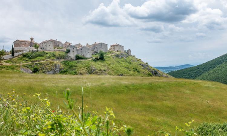 San Severino, il sito Turismo.it racconta il fascino di Elcito: “il borgo del silenzio”