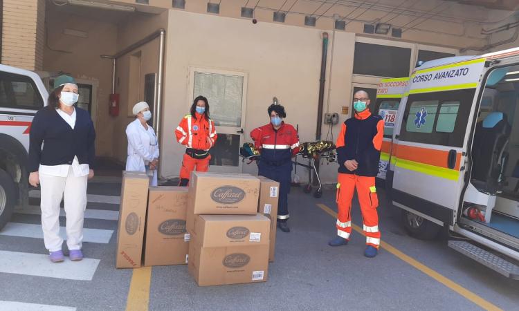 Cingoli, cioccolato e caramelle per il personale sanitario dell'Ospedale e 118: la dolcezza di Caffarel