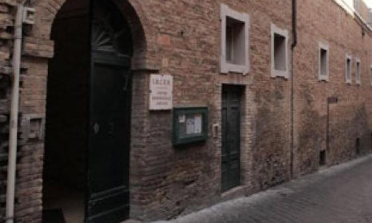 Coronavirus, 19 casi positivi all'Ircer di Recanati: "C'è bisogno di personale sanitario" Coronavirus, 19 casi positivi all'Ircer di Recanati: "C'è bisogno di personale sanitario"