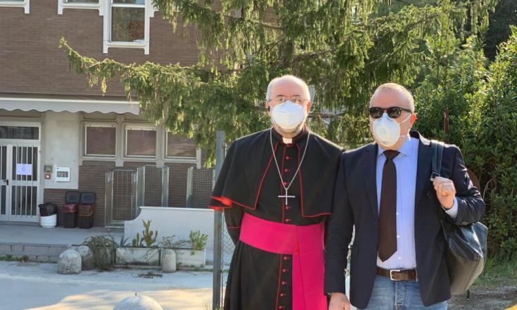 Aperto il nuovo reparto Covid all'ospedale di Macerata: la benedizione del vescovo Marconi