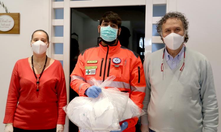 Corridonia, l'azienda Valentino Orlandi si converte alla produzione di mascherine: già partite le prime donazioni (FOTO)