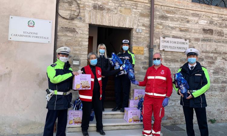 San Severino, i doni della Croce Rossa: uova e colombe pasquali per Comune, Casa di riposo e Forze dell’Ordine