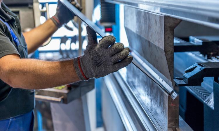 Infezione da COVID-19 sul luogo di lavoro: le tutele del lavoratore Infezione da COVID-19 sul luogo di lavoro: le tutele del lavoratore
