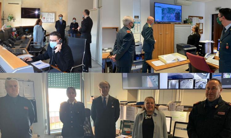 Macerata, il Prefetto Rolli fa visita alle Forze di Polizia nel giorno di Pasqua: "A loro va il mio grazie" Macerata, il Prefetto Rolli fa visita alle Forze di Polizia nel giorno di Pasqua: "A loro va il mio grazie"