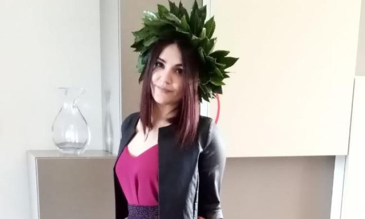 Macerata, la laurea ai tempi del Covid-19: Francesca diventa dottoressa direttamente in salotto