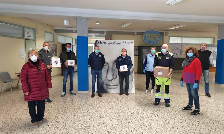 Matelica, la Fidea dona il nuovo gel sanificante all'amministrazione comunale Matelica, la Fidea dona il nuovo gel sanificante all'amministrazione comunale